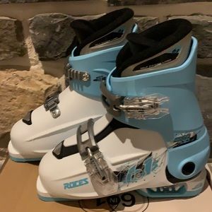 Roces 6-in-1 Ideal Ski Boot Kids size 12jr-2, 19.0-22.0